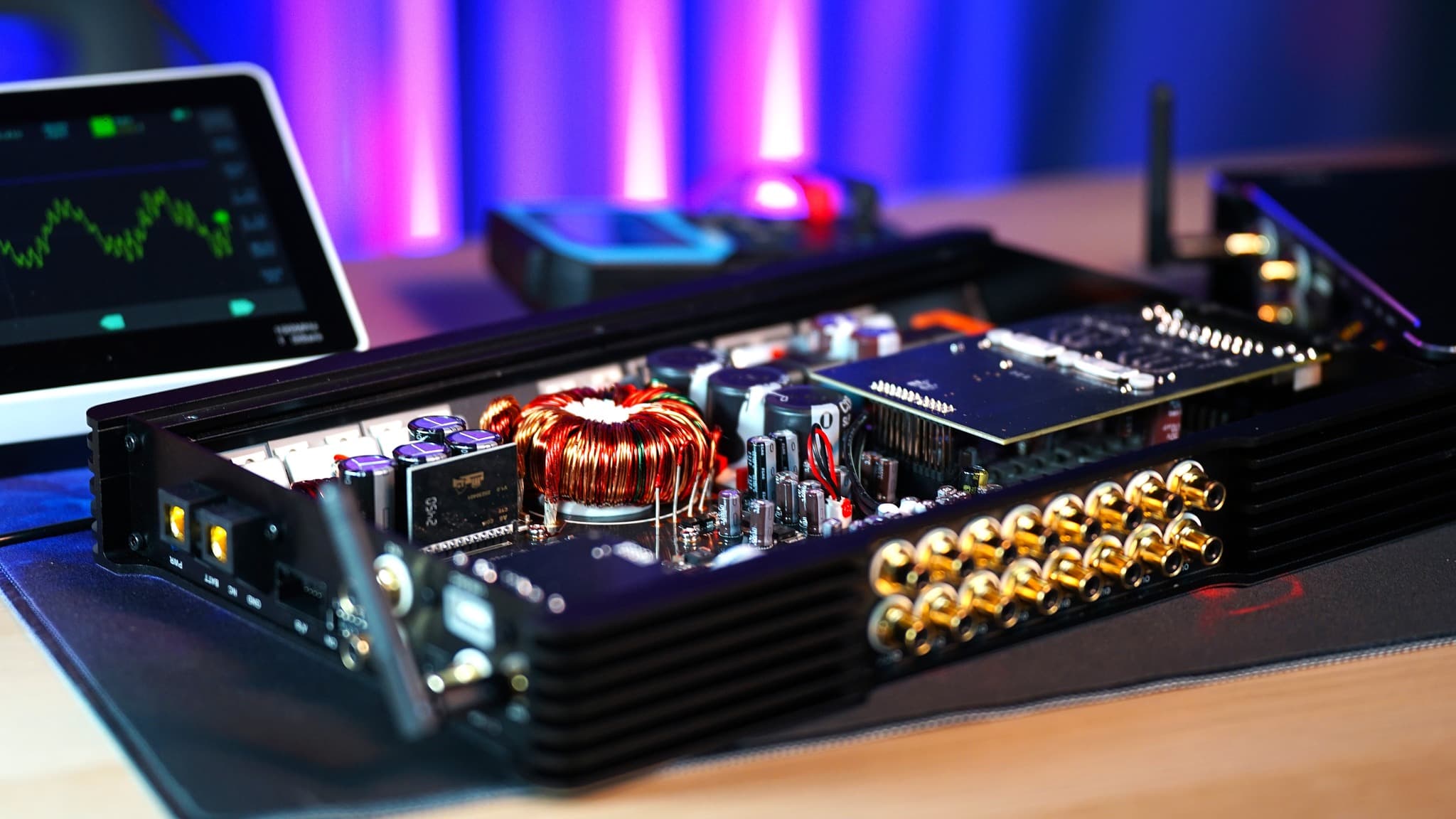 AB218 A²B DSP Amplifier - View 4